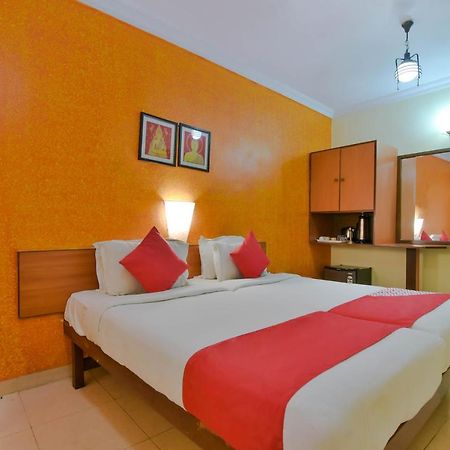 Hotel Manoshanti Панаджи Екстериор снимка