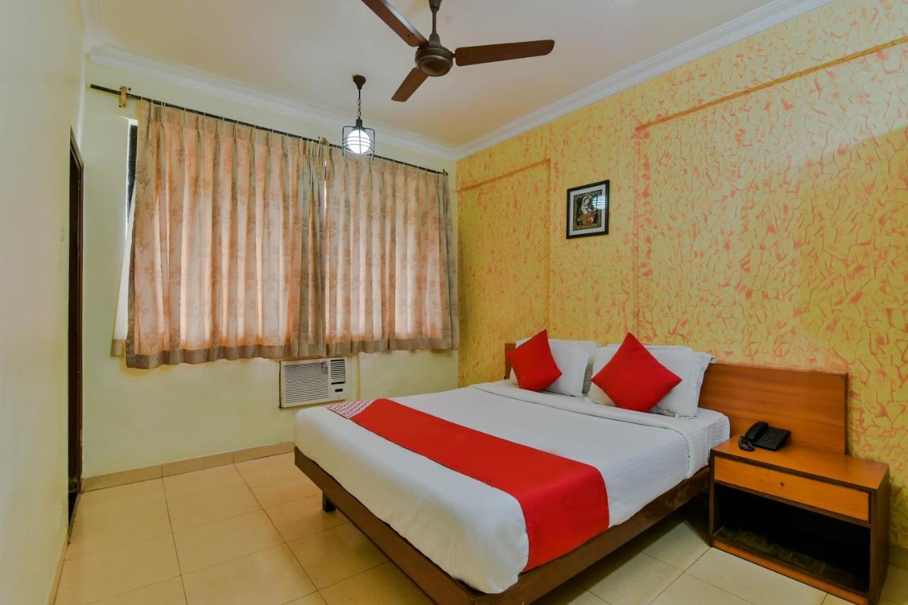 Hotel Manoshanti Панаджи Екстериор снимка