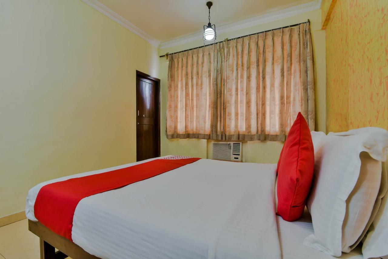 Hotel Manoshanti Панаджи Екстериор снимка