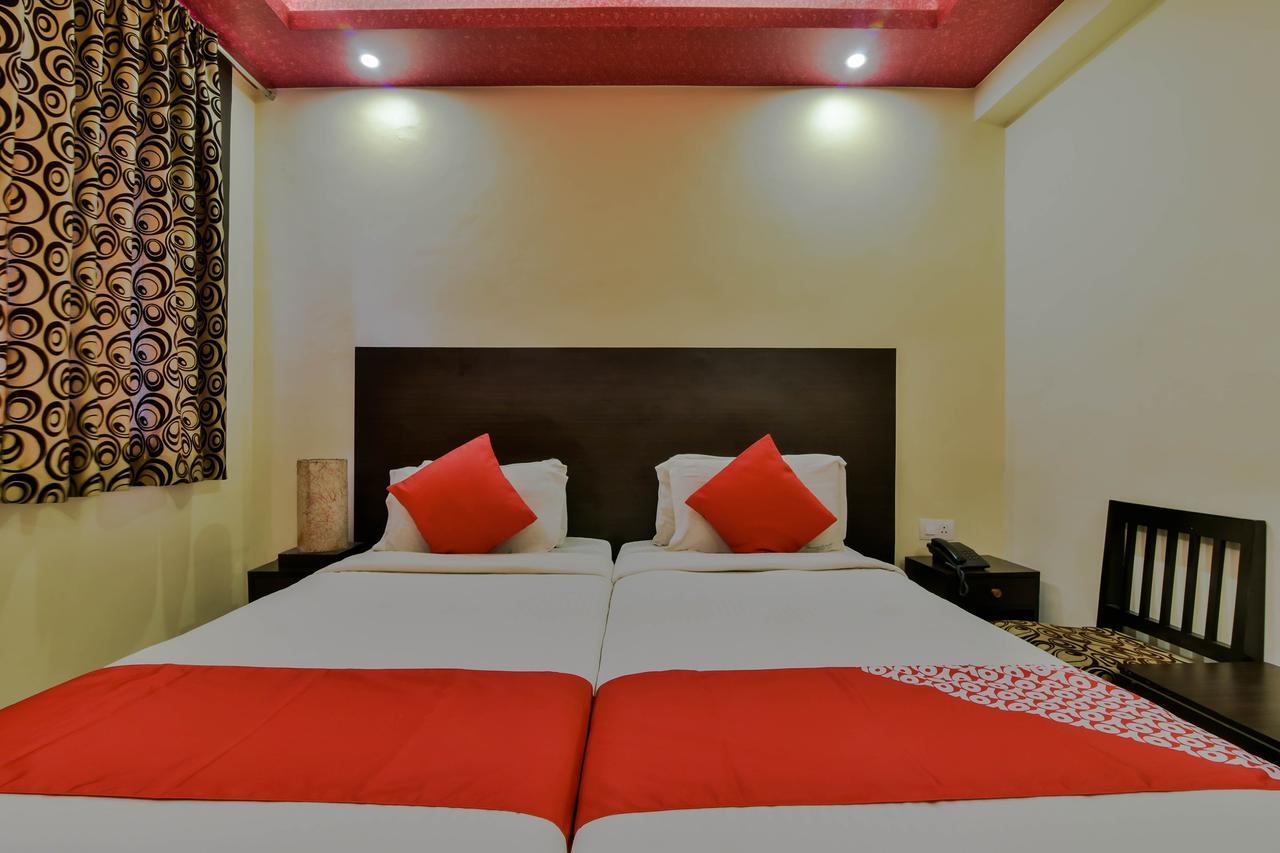Hotel Manoshanti Панаджи Екстериор снимка