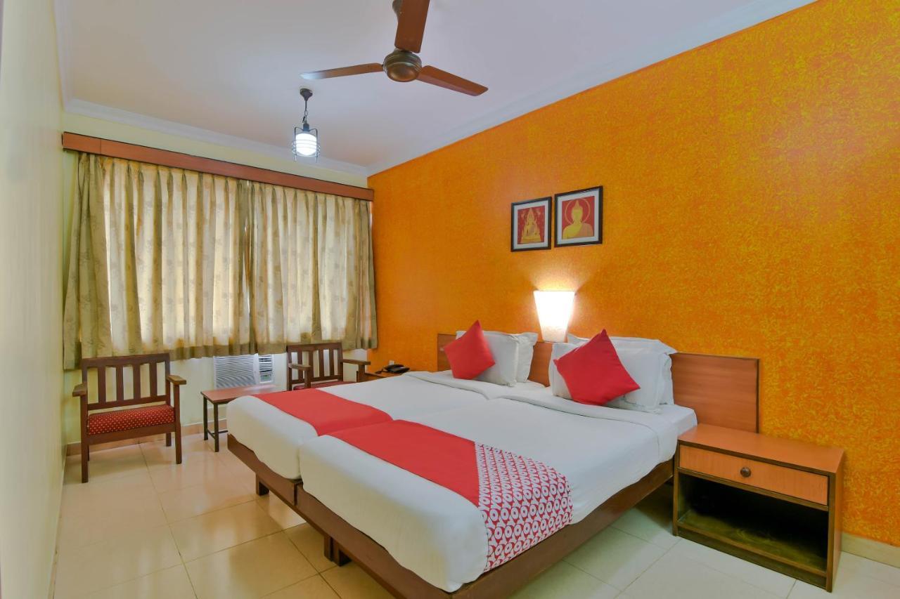 Hotel Manoshanti Панаджи Екстериор снимка
