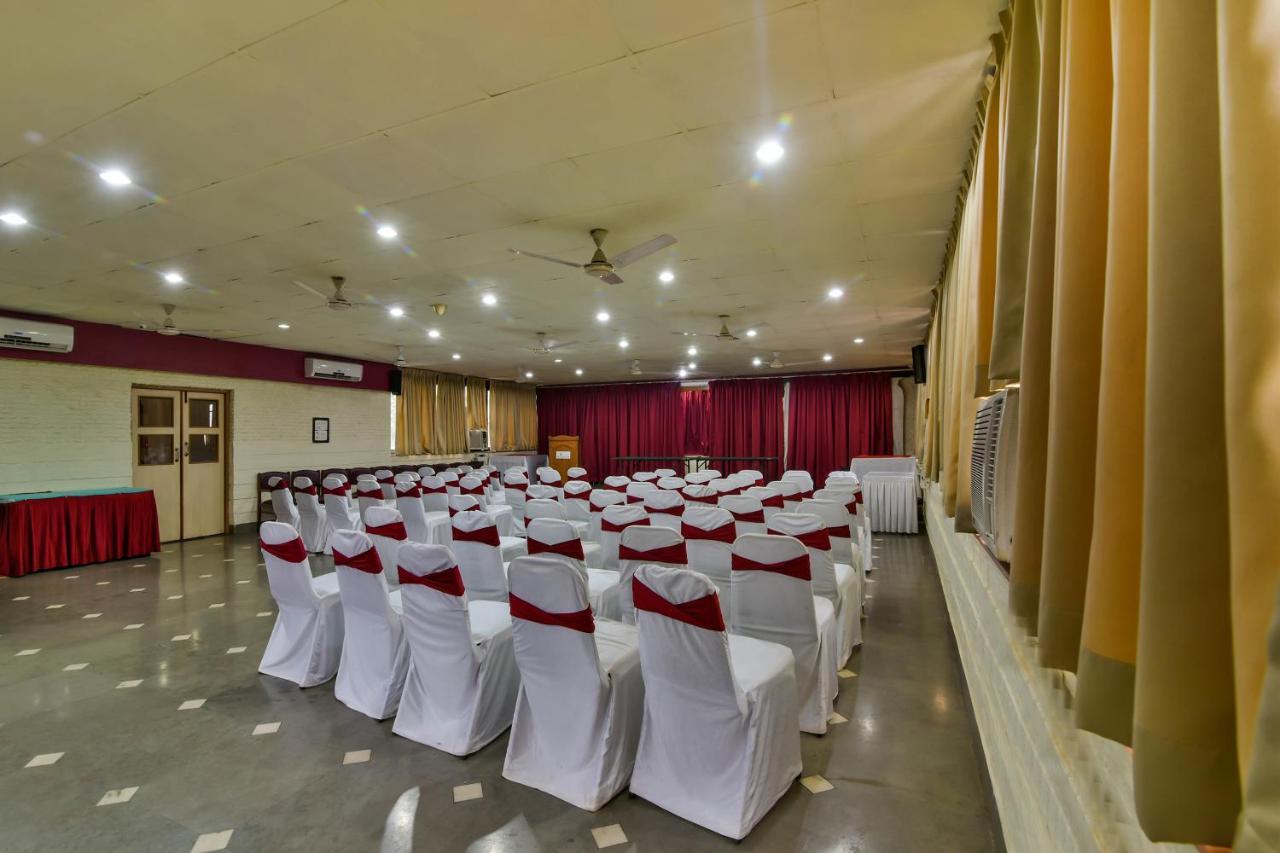 Hotel Manoshanti Панаджи Екстериор снимка