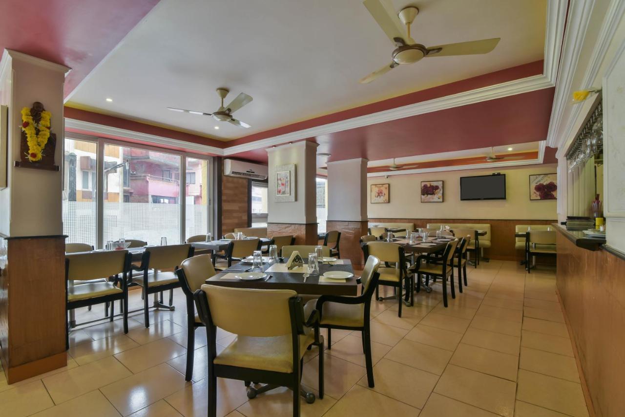 Hotel Manoshanti Панаджи Екстериор снимка