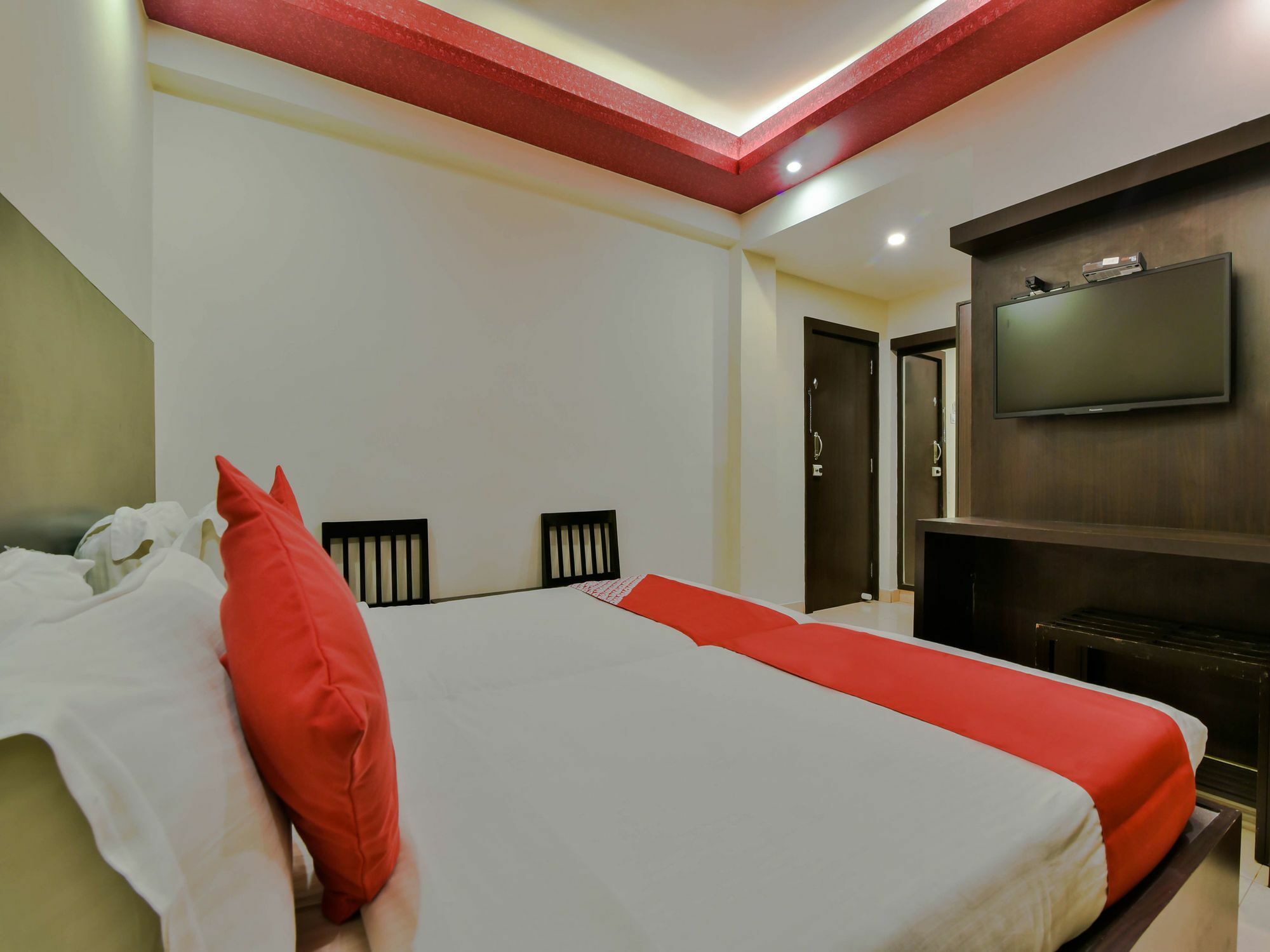 Hotel Manoshanti Панаджи Екстериор снимка