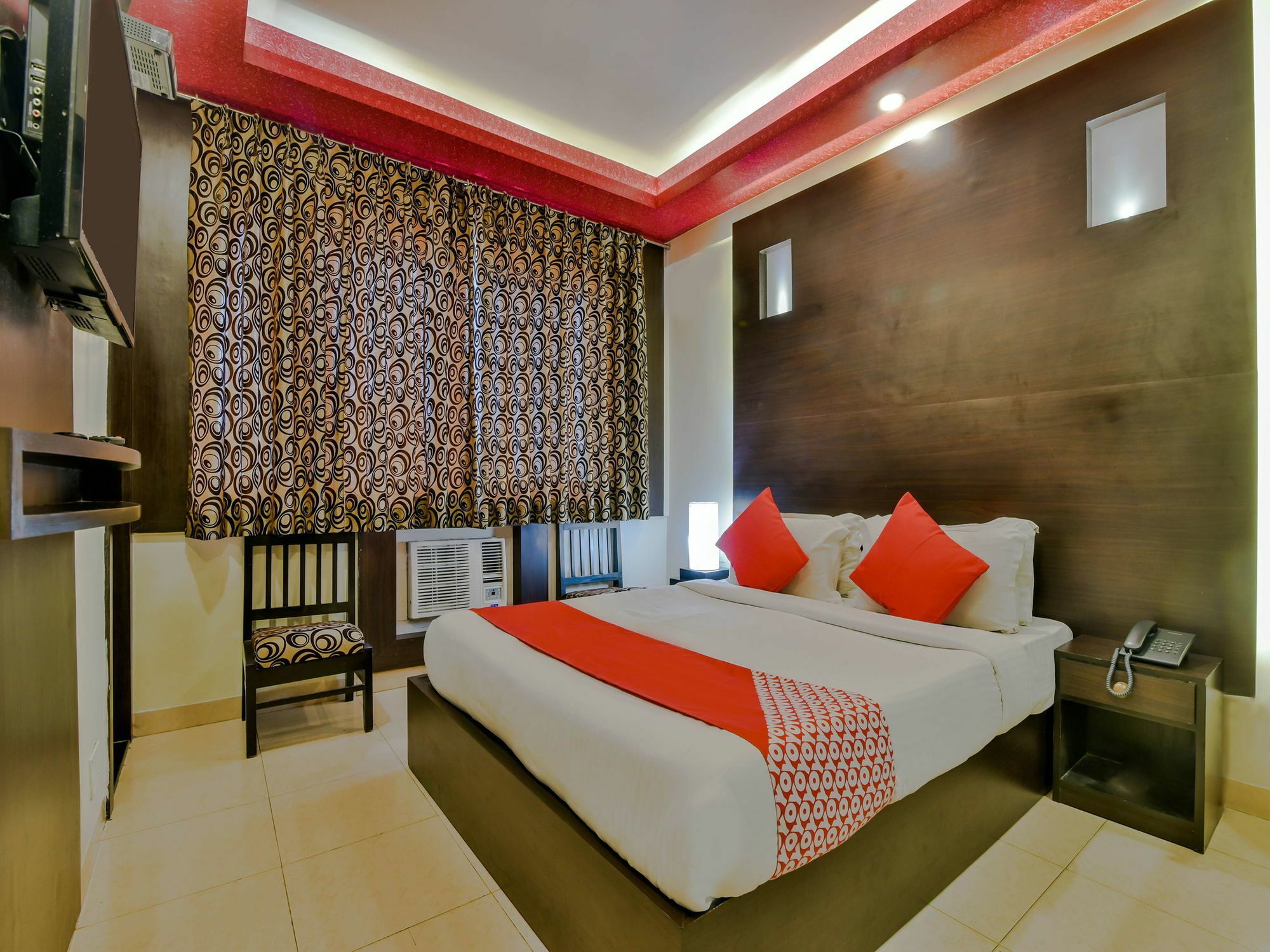 Hotel Manoshanti Панаджи Екстериор снимка