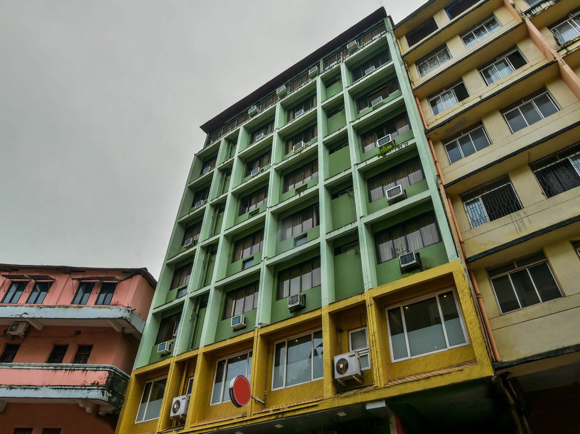 Hotel Manoshanti Панаджи Екстериор снимка
